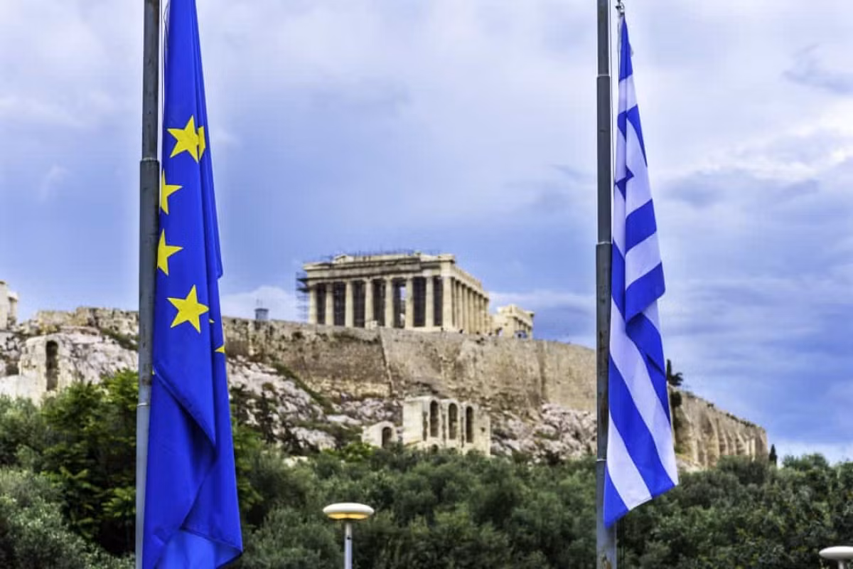 Ngày 1/1/1981, Hy Lạp trở thành quốc gia thứ 10 gia nhập Cộng đồng Kinh tế châu Âu. Tới ngày 1/1/1986, Tây Ban Nha và Bồ Đào Nha theo sau Hy Lạp, trở thành quốc gia thứ 11 và 12 gia nhập tổ chức này.