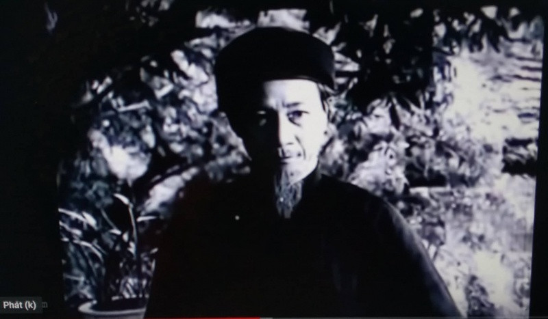 Theo Nam Cao, nguyên mẫu của nhân vật Bá Kiến trong tác phẩm Chí Phèo là Bá Đính, tên thật là Trần Bá Đính. Trong truyện, Bá Kiến là nhân vật có lòng dạ độc ác, điển hình cho tầng lớp địa chủ, cường hào ở nông thôn thời bấy giờ, luôn tìm cách để bóc lột, lừa gạt nông dân, sẵn sàng cấu kết với nhau để bóc lột người nghèo, tìm cách xâu xé, hãm hại nhau. Tác phẩm Chí Phèo mang giá trị nhân đạo sâu sắc, thể hiện tấm lòng yêu thương, trân trọng của Nam Cao đối với những người khốn khổ. Ảnh: Nhân vật Chí Phèo trong phim Làng Vũ Đại ngày ấy.