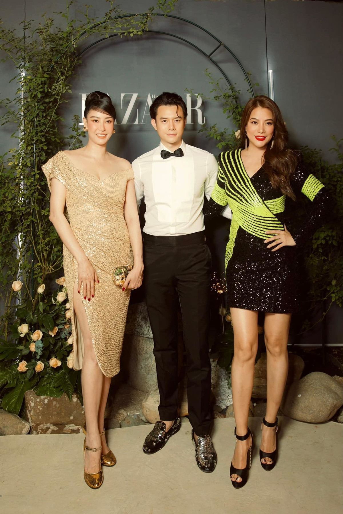 Hình ảnh mới nhất tại một sự kiện được Trương Ngọc Ánh chia sẻ dù có sự xuất hiện của người bạn thân Hà Kiều Anh nhưng hành động ôm eo của cô với nam diễn viên 'Sống chung với mẹ chồng' cho thấy cả hai vô cùng thân mật.