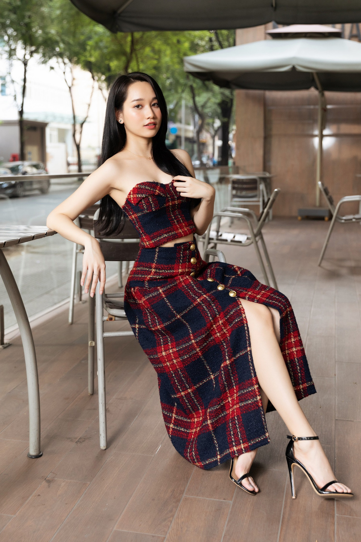 “Vai diễn trong Thiên thần hộ mệnh nặng về tâm lý. Tôi mất nhiều thời gian và khó khăn hơn trong việc chuẩn bị tâm lý để nhập tâm vào nhân vật lần này. Sau khi kết thúc các cảnh quay, tôi cũng cần tới 2-3 tháng để hoàn toàn thoát được tâm lý nhân vật. Trong thời gian đó, tôi bị hụt hẫng về cảm xúc và tâm lý hơi nặng nề”, cô nói với Zing.