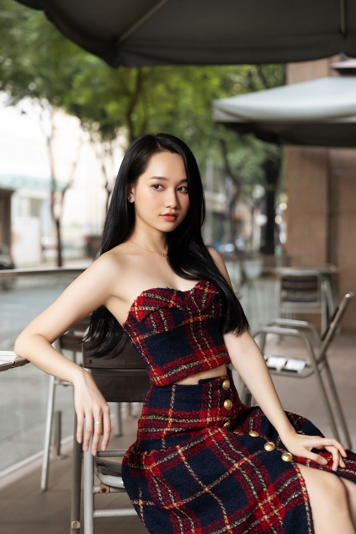 Trúc Anh cho biết cô không dựa vào mối quan hệ với đạo diễn Victor Vũ để được nhận vai trong Thiên thần hộ mệnh. Nữ diễn viên đi casting như các đồng nghiệp khác. Cô cho biết vai diễn lần khó hơn Hà Lan của Mắt biếc. Nhân vật có nhiều diễn biến tâm lý, cảm xúc nặng nề khiến cô mất thời gian dài để hoàn toàn thoát khỏi vai diễn.