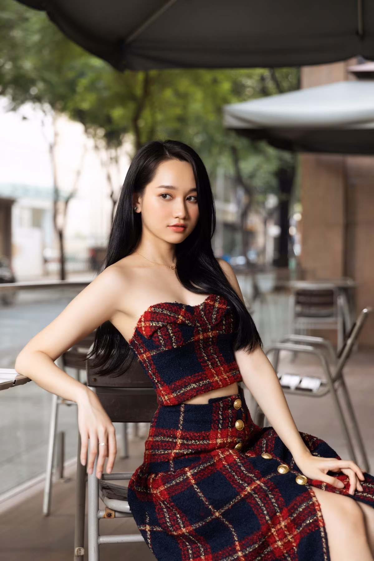 Trúc Anh cho biết cô không dựa vào mối quan hệ với đạo diễn Victor Vũ để được nhận vai trong Thiên thần hộ mệnh. Nữ diễn viên đi casting như các đồng nghiệp khác. Cô cho biết vai diễn lần khó hơn Hà Lan của Mắt biếc. Nhân vật có nhiều diễn biến tâm lý, cảm xúc nặng nề khiến cô mất thời gian dài để hoàn toàn thoát khỏi vai diễn.