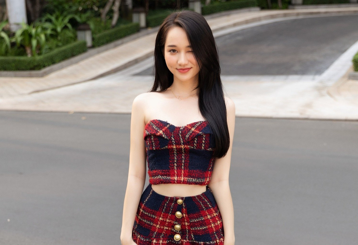 Trúc Anh chia sẻ: "Tôi áp lực từ nhiều phía. Sau thành công của Mắt biếc, công chúng tò mò về tôi, đặc biệt năng lực diễn xuất. Vai diễn trong Thiên thần hộ mệnh rất khó với tôi. Tôi còn là diễn viên mới và tham gia ít phim trước đó".