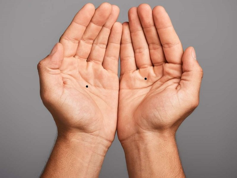 Not ruoi tren long ban tay vi tri thu 2 ca doi khong lo tung thieu