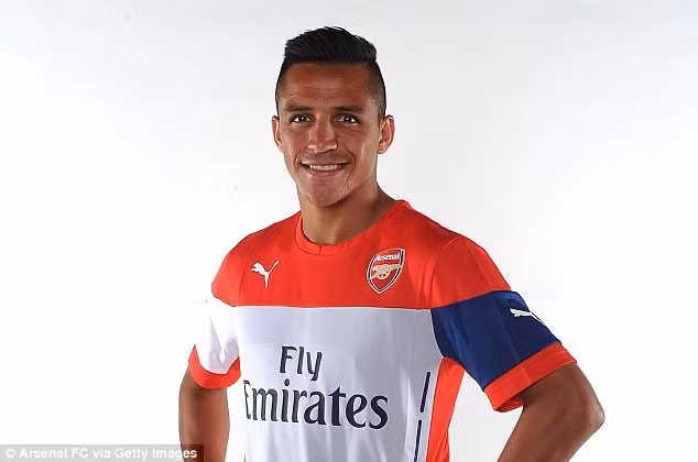 Đến với Arsenal Sanchez sẽ nhận số áo 17 cùng với mức lương là 140.000 bảng/ tuần và với bản hợp đồng là 4 năm.