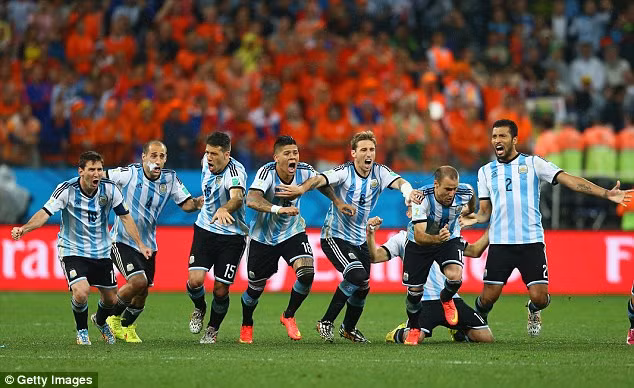 Niềm vui của các cầu thủ Argentina khi là đội lọt vào chung kết.