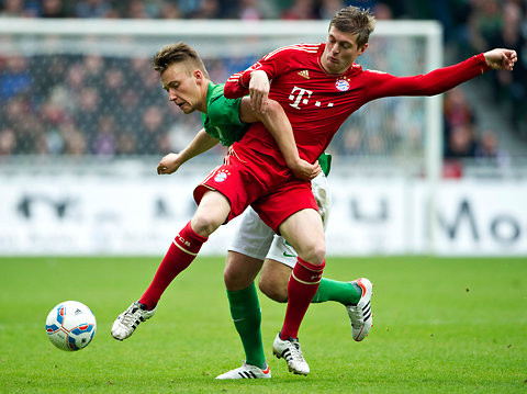 Toni Kroos được các huyền thoại bóng đá Đức đánh giá là: "Sinh ra để đá tiền vệ". Những kỹ năng nổi bật của Toni Kroos gồm tổ chức trung tuyến, kiến tạo, đi bóng và thậm chí cả đánh chặn.