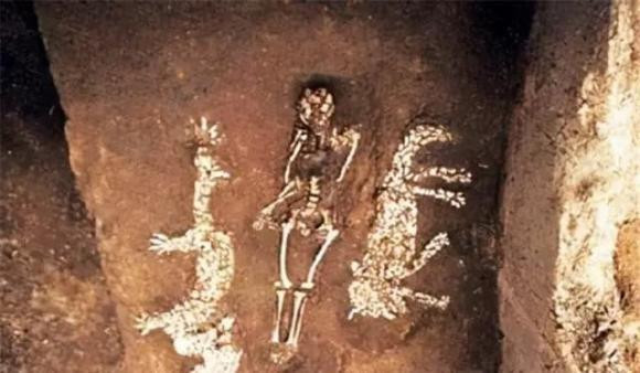 ##ss###style="font-size: 16px;">Họ tin rằng rồng thực sự tồn tại, bởi vì 12 con giáp ngoại trừ rồng đều là động vật có thật nên họ suy luận rằng rồng cũng thực sự tồn tại. Nhưng trên thực tế, không có dữ liệu lịch sử nào chứng minh sự tồn tại của xác rồng. Tuy nhiên, người dân ở một nơi không đồng tình với nhận định này. Họ cho rằng họ đã nhìn thấy rồng và sinh vật này tồn tại gần làng của họ.