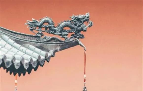  Từ xưa đến nay, rồng được coi là biểu tượng của sức mạnh và sự tốt lành, sinh vật này luôn tồn tại trong nhận thức và văn hóa của người Trung Quốc, và chúng cùng tồn tại với một số loài như Lân (kỳ lân), Quy (rùa) và Phượng (phượng hoàng) gọi là Tứ Linh.