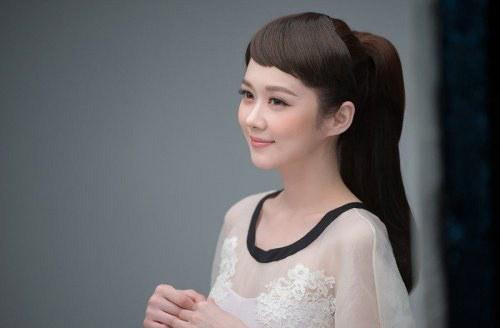  Nhưng nếu đàn ông kết hôn với kiểu phụ nữ có nhiều tính xấu thì gia đình sẽ lục đục, mất đi hòa khí. Phụ nữ ngày càng bị ràng buộc bởi đạo đức truyền thống, tự tin hơn. (Ảnh minh họa: Theo internet).