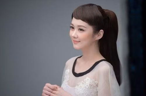  Nhưng nếu đàn ông kết hôn với kiểu phụ nữ có nhiều tính xấu thì gia đình sẽ lục đục, mất đi hòa khí. Phụ nữ ngày càng bị ràng buộc bởi đạo đức truyền thống, tự tin hơn. (Ảnh minh họa: Theo internet).