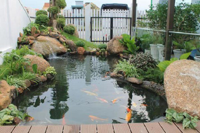 Nếu dòng chảy không tốt, tắc nghẽn, rò rỉ, ô nhiễm hay quá nhiều đều sẽ ảnh hưởng đến phong thủy gia đình. Nếu nước đọng lâu ngày chứng tỏ tài vận của gia đình đã bị tổn hại nặng nề, tài lộc kém, kinh tế túng thiếu.