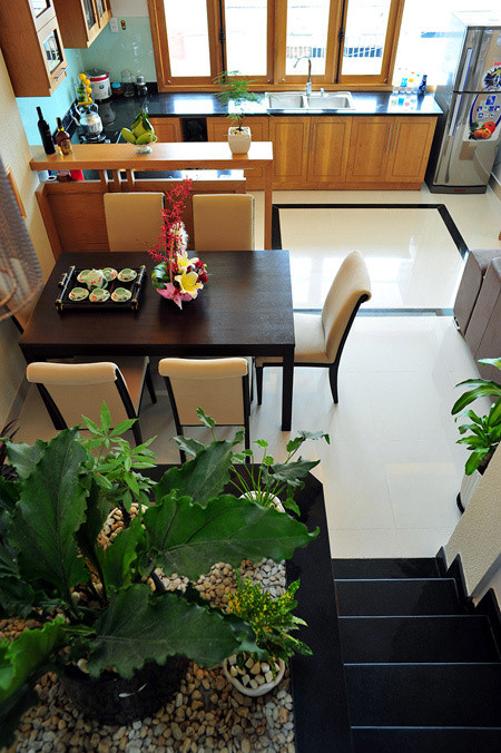  Vì vậy đây là lý do tại sao nhiều người chọn phòng có ánh sáng tốt để đảm bảo mỗi căn phòng đều được đón ánh nắng. Ưu điểm của phòng không chỉ tràn ngập ánh sáng mà còn phải thông gió tốt. Ngôi nhà như vậy có thể đảm bảo mọi người luôn có tâm trạng tốt, thể xác và tinh thần đều thoải mái. 