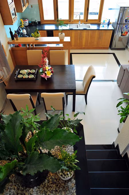  Vì vậy đây là lý do tại sao nhiều người chọn phòng có ánh sáng tốt để đảm bảo mỗi căn phòng đều được đón ánh nắng. Ưu điểm của phòng không chỉ tràn ngập ánh sáng mà còn phải thông gió tốt. Ngôi nhà như vậy có thể đảm bảo mọi người luôn có tâm trạng tốt, thể xác và tinh thần đều thoải mái. 