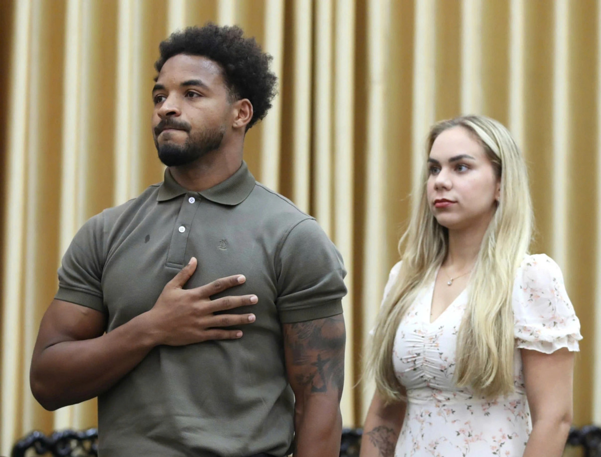 Nếu được HLV Kim Sang-sik triệu tập, Xuân Son có thể khoác áo tuyển Việt Nam.