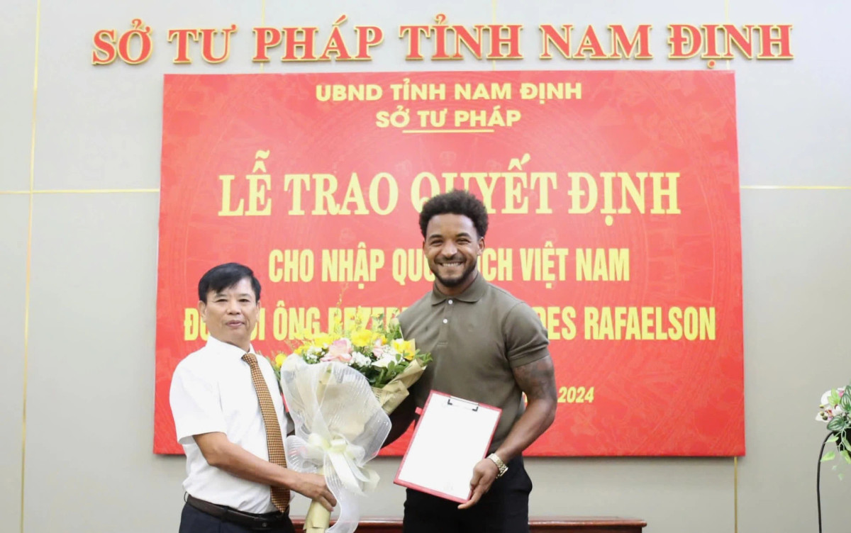 Sau khi đáp ứng đủ điều kiện, Xuân Son được CLB Nam Định hỗ trợ các thủ tục nhập tịch Việt Nam trước thềm mùa giải 2024/2025. Tuy nhiên tính đến hiện tại, Xuân Son chưa ghi bàn sau 4 vòng V.League.