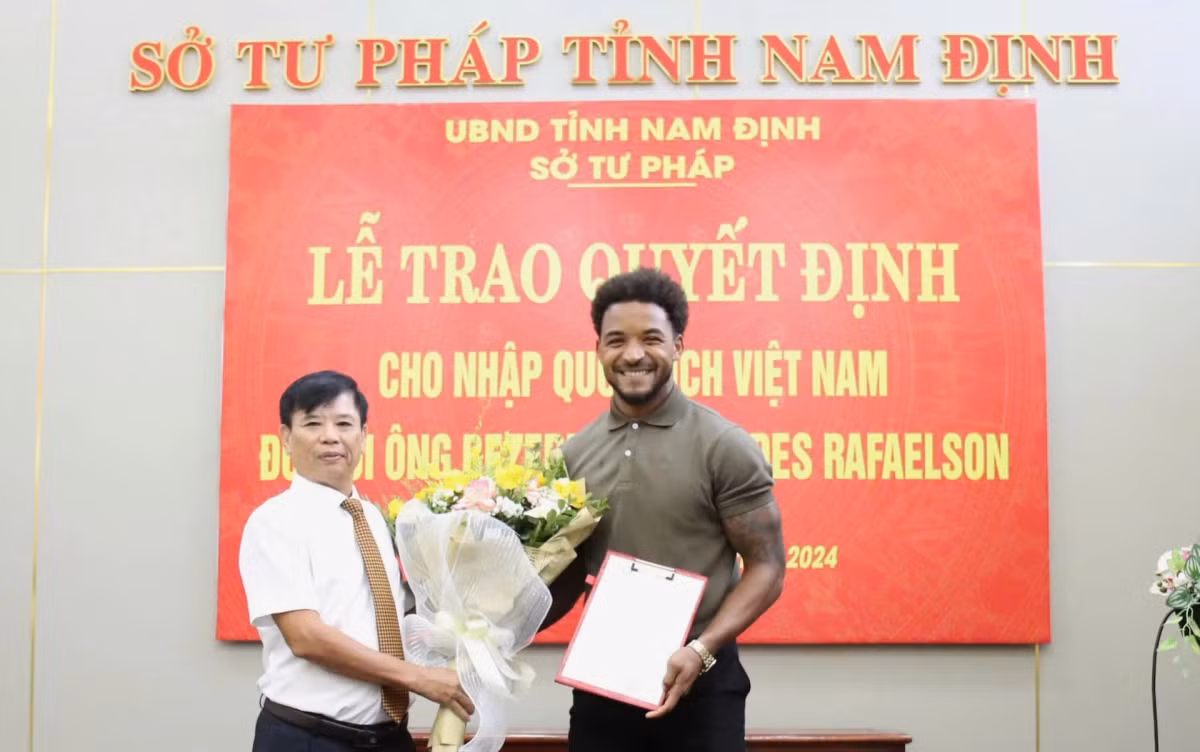 Sau khi đáp ứng đủ điều kiện, Xuân Son được CLB Nam Định hỗ trợ các thủ tục nhập tịch Việt Nam trước thềm mùa giải 2024/2025. Tuy nhiên tính đến hiện tại, Xuân Son chưa ghi bàn sau 4 vòng V.League.