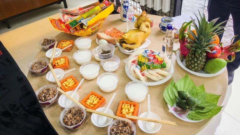 br/> 4. Chọn ngày tốt theo phong thủy: Cần tham khảo lịch âm để chọn ngày tốt, tránh trùng với ngày sinh nhật của thành viên trong gia đình. Việc chuyển nhà nên hoàn thành trước buổi trưa, vì điều này sẽ thuận lợi cho phong thủy của ngôi nhà mới. 