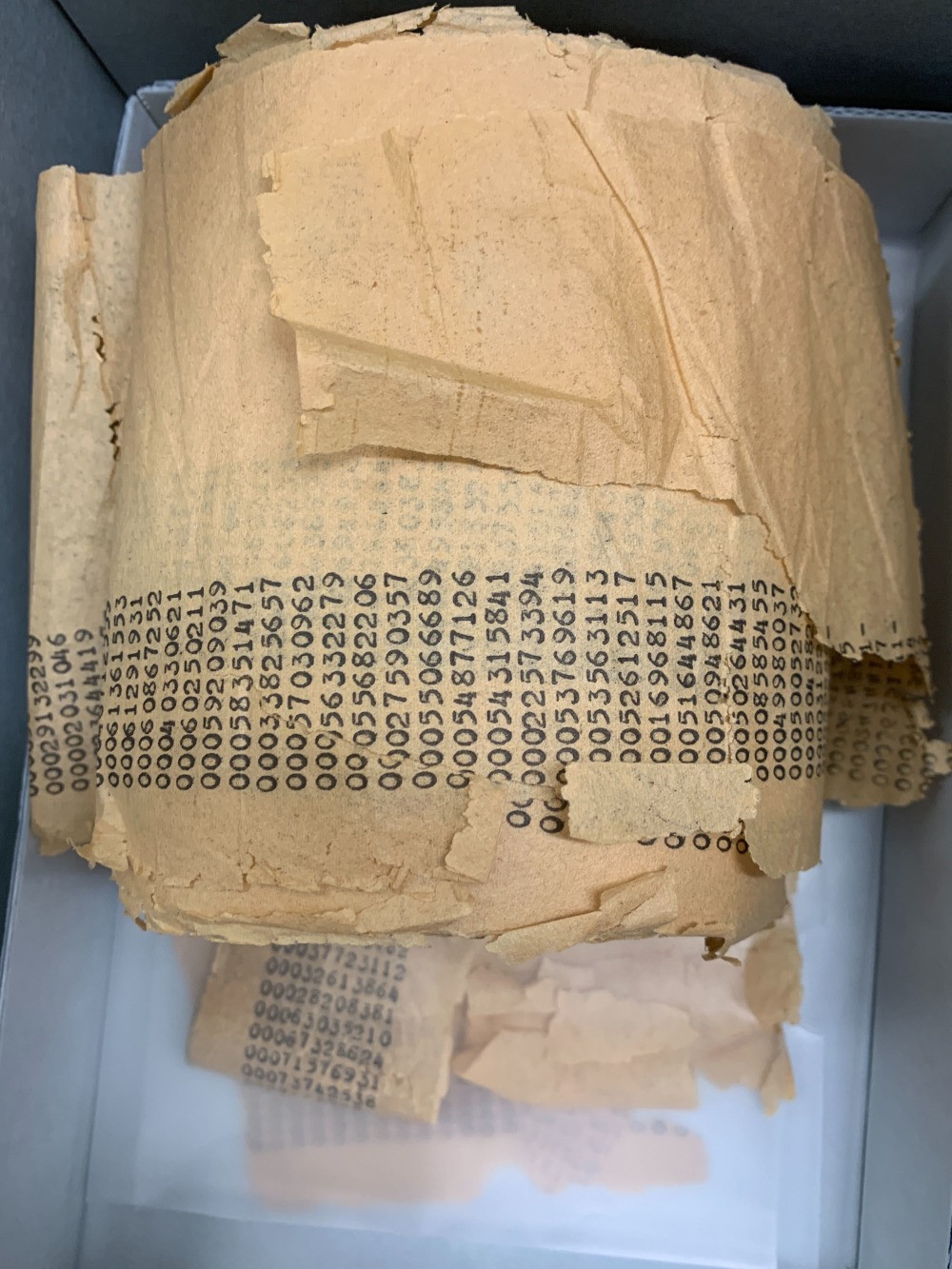 Vì sao siêu máy tính thập niên 50 lại có cuộn giấy vệ sinh? - Hình 3 Vi sao sieu may tinh thap nien 50 lai co cuon giay ve sinh?-Hinh-3