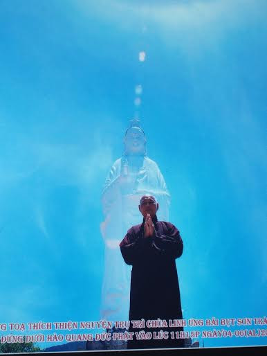 Ngôi chùa mang một phong cách hiện đại kết hợp với tính truyền thống vốn có của chùa chiền Việt Nam. Được sự hộ trì, động viên khích lệ của Chư tôn thiền đức, sự đồng thuận và tạo điều kiện của lãnh đạo thành phố, sự ủng hộ của đồng bào phật tử, chùa Linh Ứng Bãi Bụt hiện hữu sừng sững trên núi Sơn Trà như minh chứng cho sự kết hợp giữa Đạo pháp và Dân tộc. Qua đó, làm nên một công trình in đậm dấu ấn phát triển của Phật giáo Việt Nam ở thế kỷ XXI, đúng vào dịp tưởng niệm Quốc Tổ Hùng Vương, liệt vị Tổ tiên nhân kỷ niệm Đại lễ 1.000 năm Thăng Long - Hà Nội.