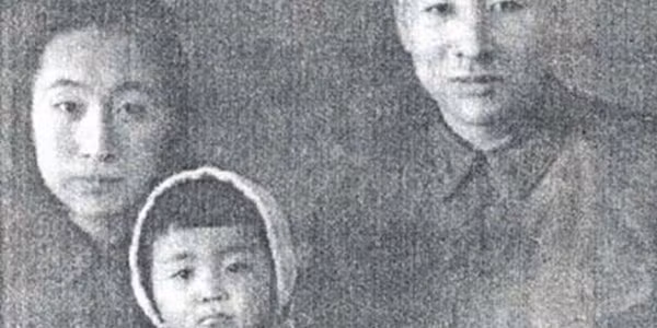 Hai vợ chồng Diệp Quần và Lâm Bưu chết thảm trên đường chạy trốn.