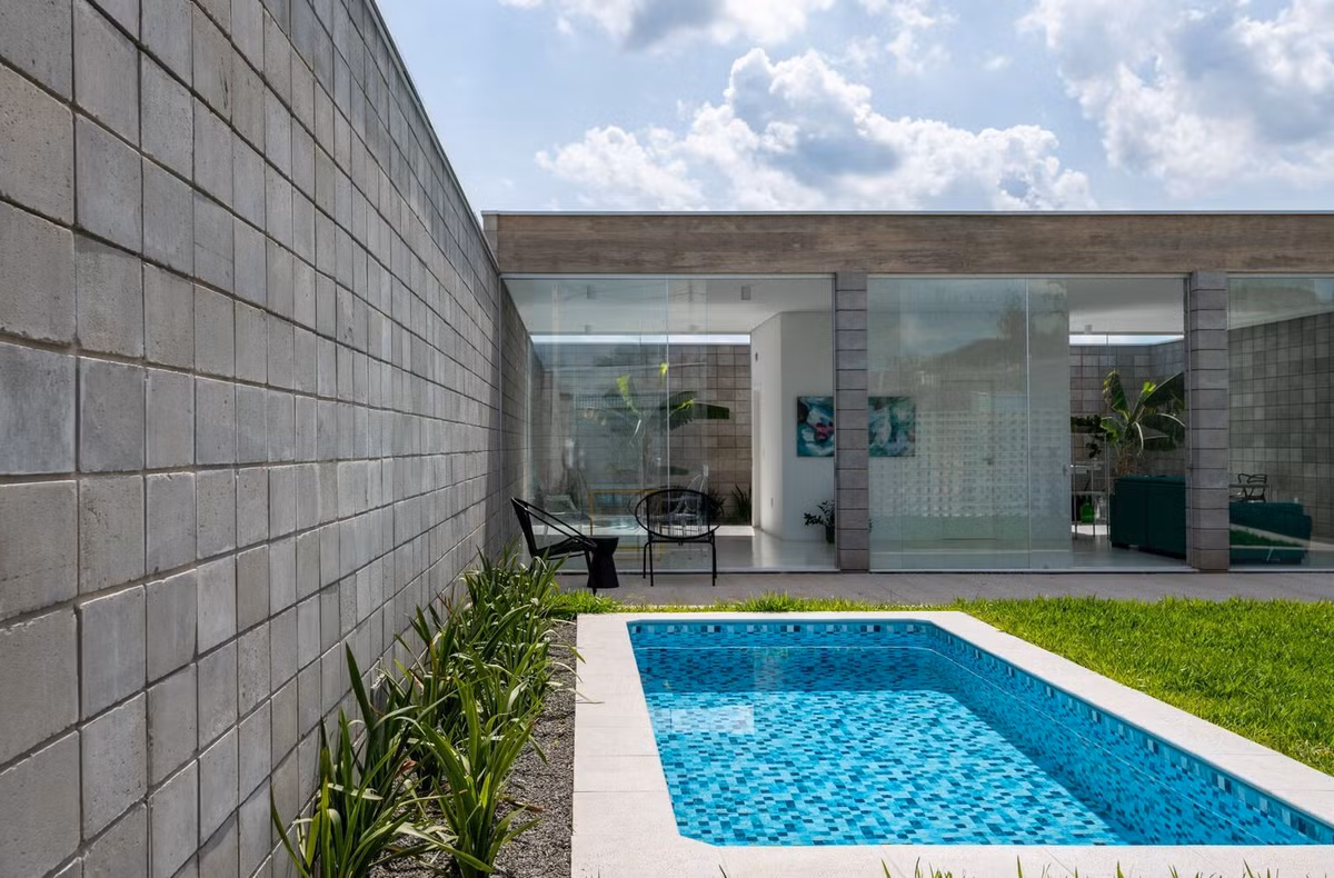 Kien truc doc dao me man cua ngoi nha khong son trat don nang-Hinh-3