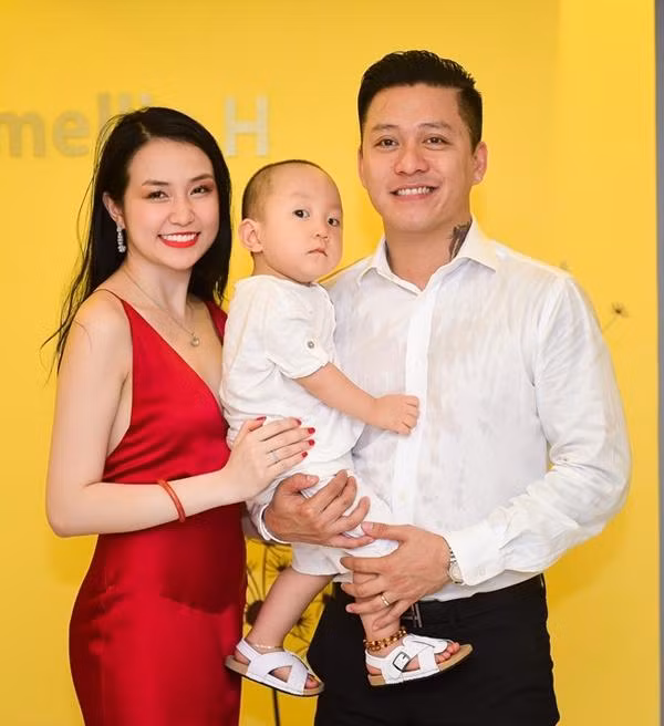 Nhắc đến các tài năng âm nhạc nhí của Vbiz thì không thể không nhắc đến Su Hào - con trai nam ca sĩ Tuấn Hưng.