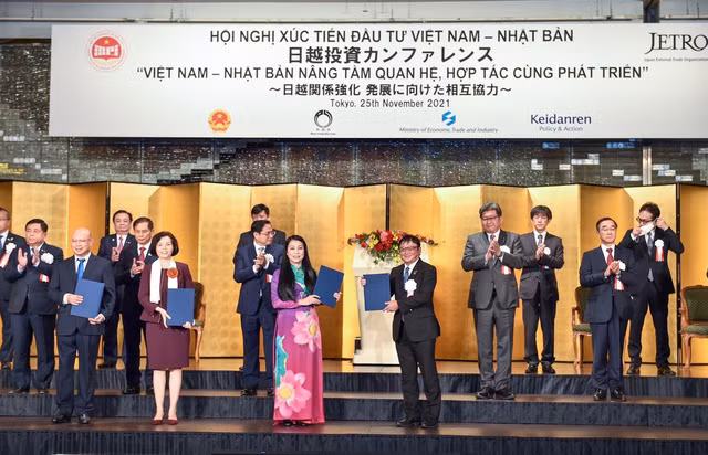 Nganh sua con nhieu thach thuc, Vinamilk than trong voi muc tieu tang truong-Hinh-6