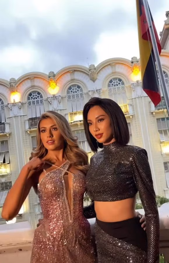 Thuỳ Tiên xinh đẹp lấn át Miss Grand Ecuador 2022 - Hình 2 Thuy Tien xinh dep lan at Miss Grand Ecuador 2022-Hinh-2