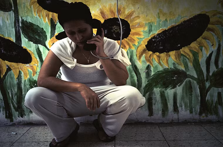 Không gian trong phòng giam rất chật chội, không có điều hòa hay quạt điện.