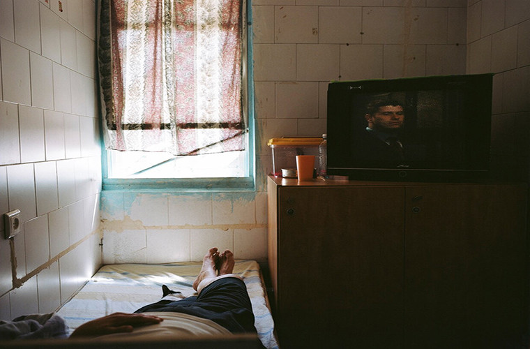 Tuy nhiên, tù nhân ở Neve Tirza cũng được “trang bị” một số thứ như thuốc lá, ti vi và quần áo,...