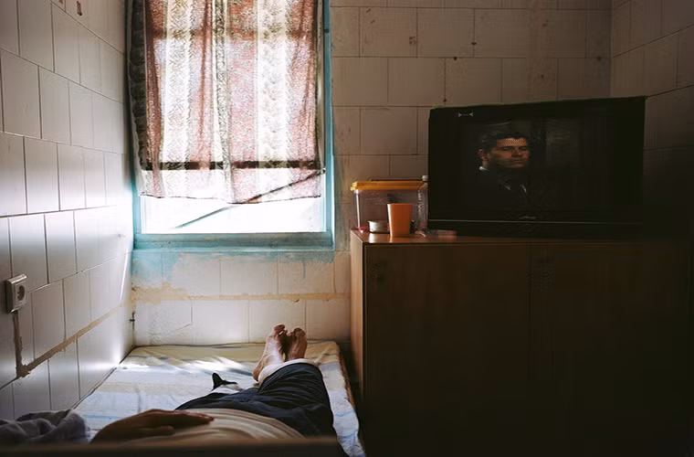 Tuy nhiên, tù nhân ở Neve Tirza cũng được “trang bị” một số thứ như thuốc lá, ti vi và quần áo,...