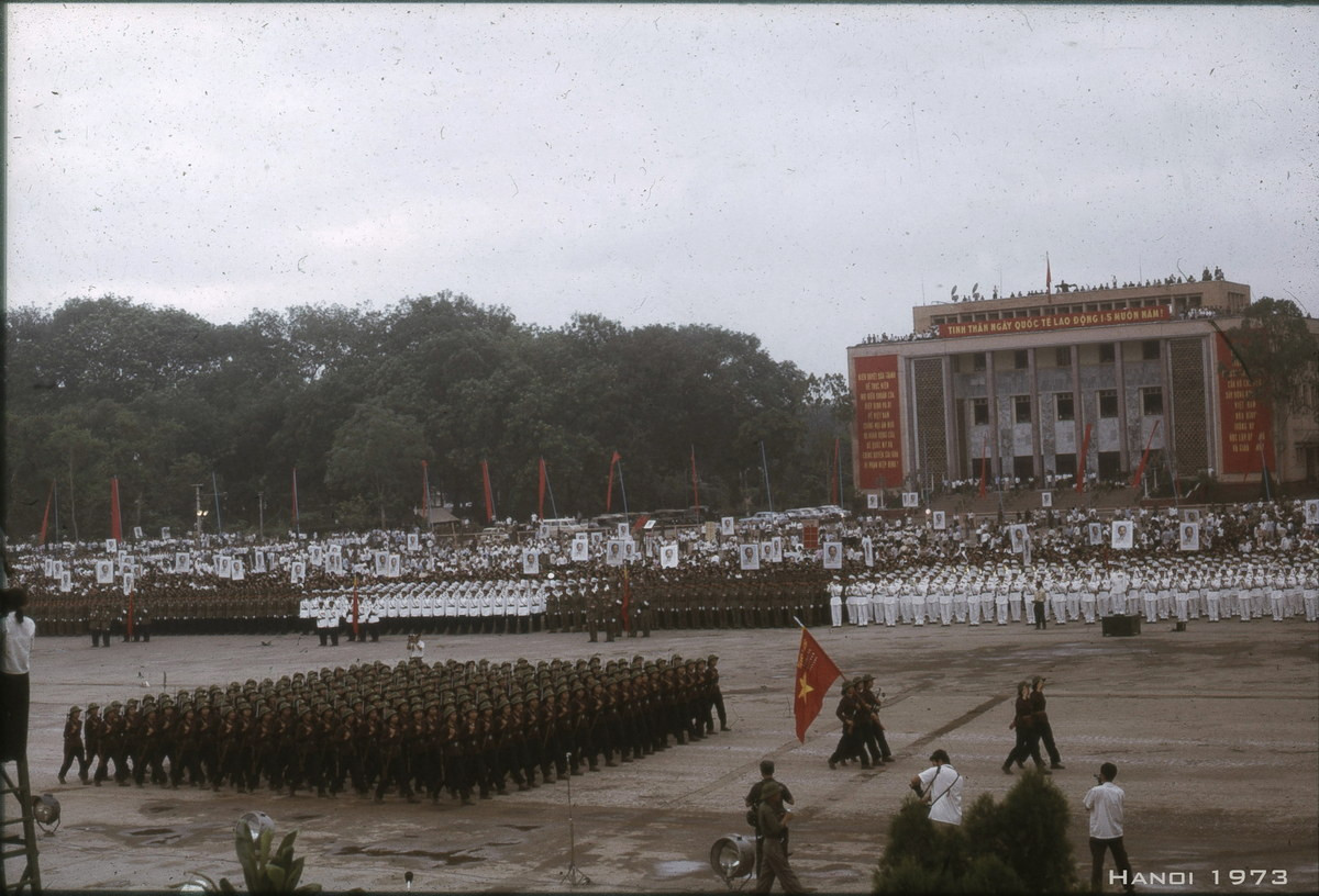 Đội hình của các nữ chiến sĩ không kém phần hùng dũng.