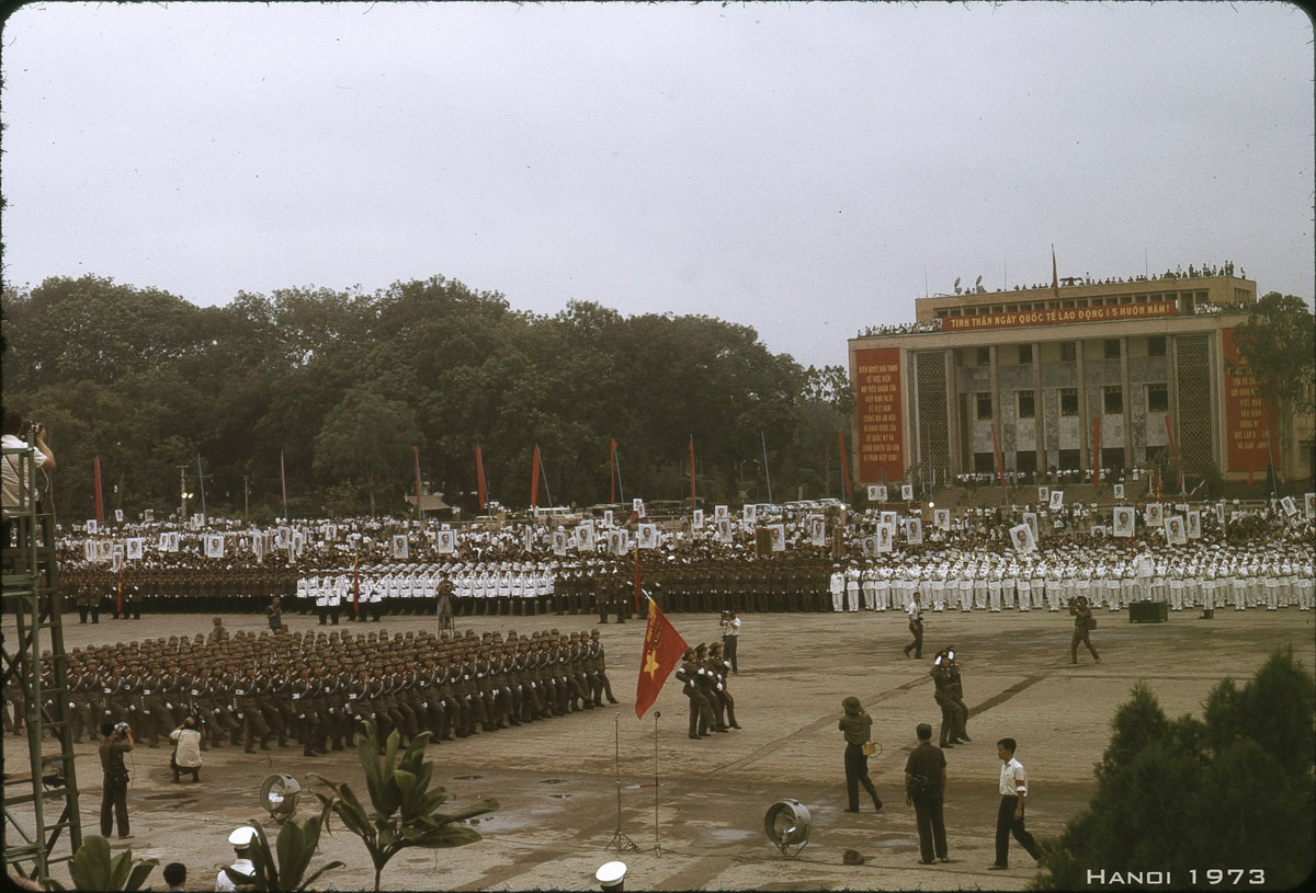 Đội hình nữ quân y.