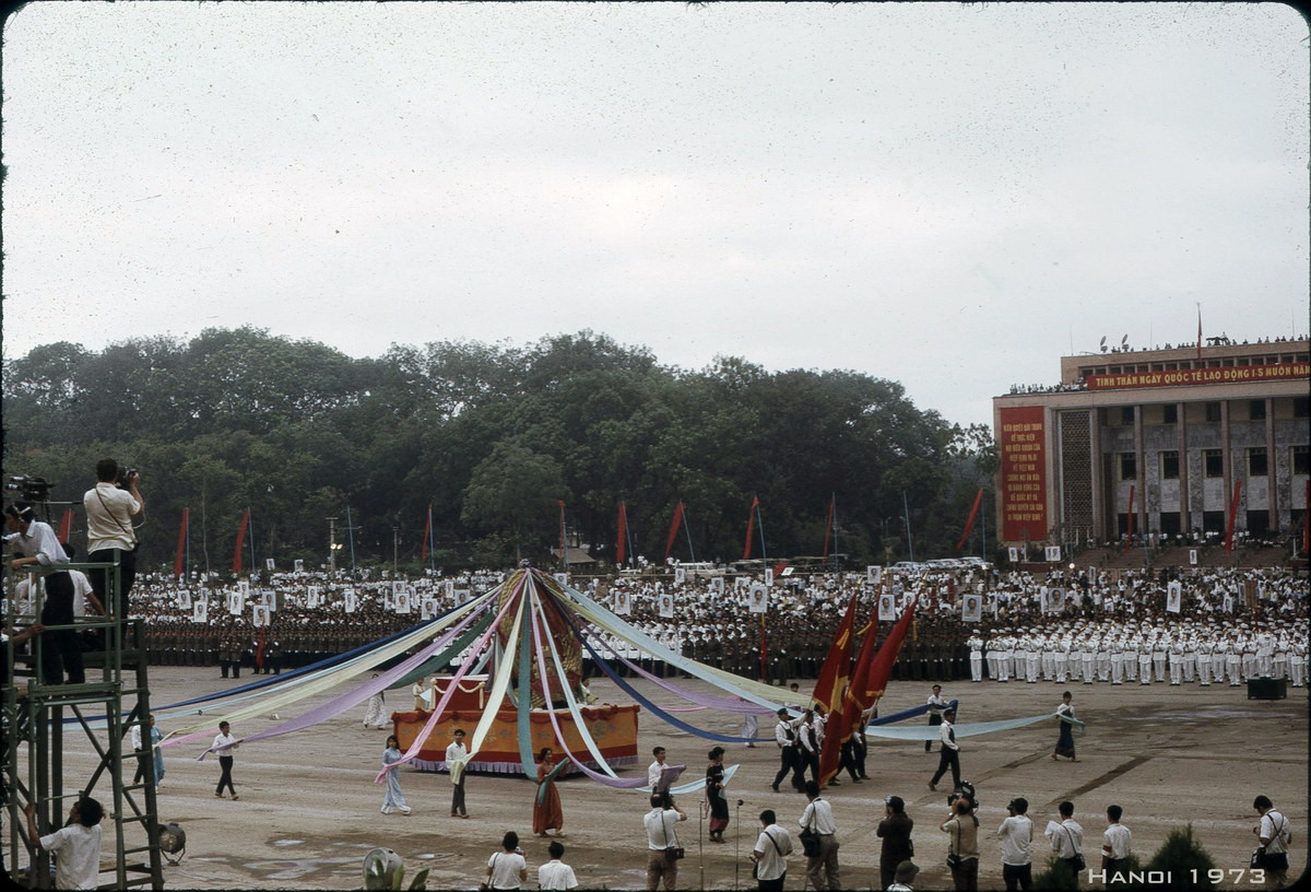 Anh dang quy ve cuoc duyet binh dac biet o Ha Noi nam 1973