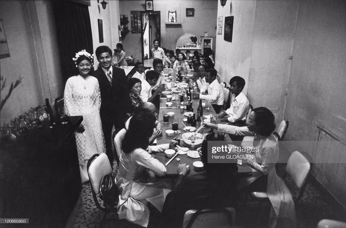 Cô dâu và chú rể trong buổi tiệc cưới.