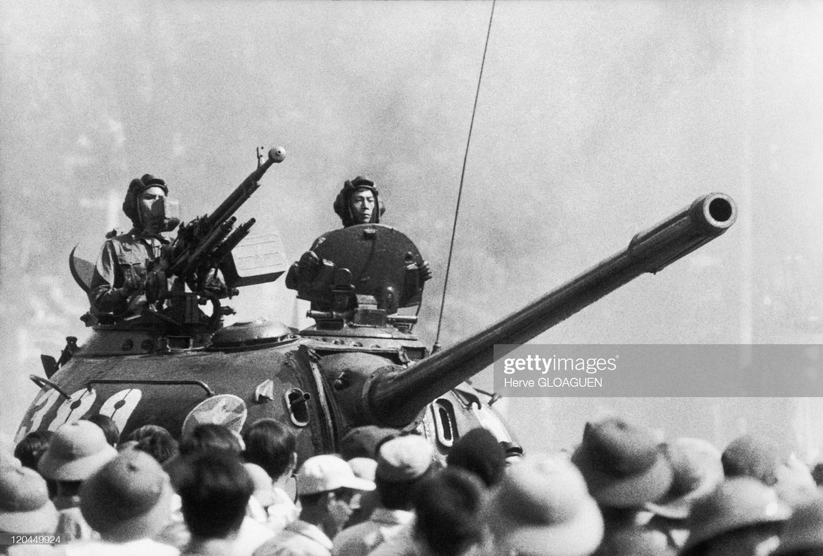 Xe tăng của Quân đội Nhân dân Việt Nam tham gia buổi duyệt binh mừng chiến thắng ngày 15/5/1975.