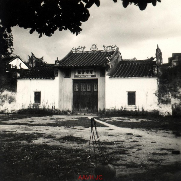 Bên ngoài một ngôi chùa ở Nha Trang.