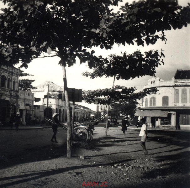 Khu vực trung tâm thị xã Nha Trang năm 1934. Ảnh: Aavh.org.
