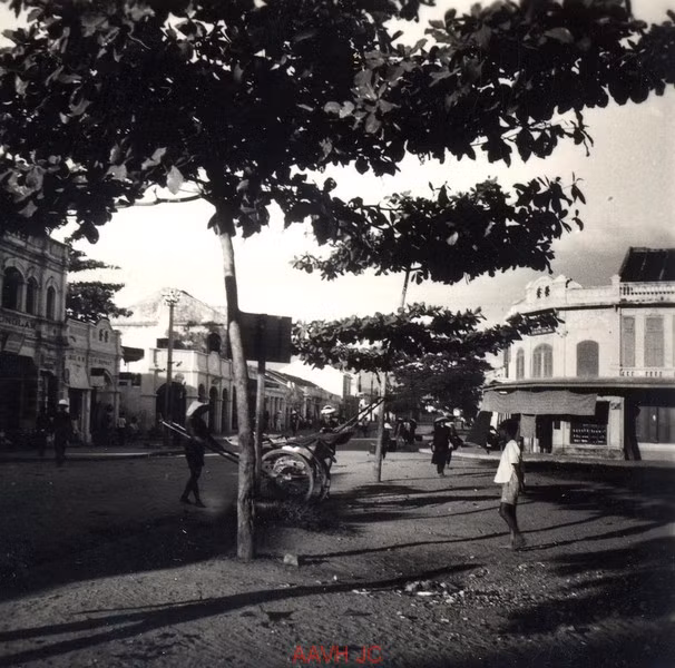 Khu vực trung tâm thị xã Nha Trang năm 1934. Ảnh: Aavh.org.