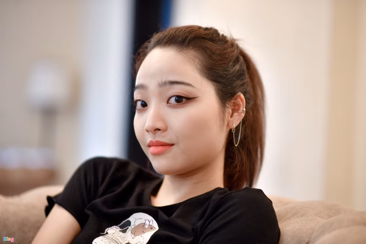 Quinn Trúc Trần chia sẻ với Zing, hiện tại cô thấy ngoại hình mình vẫn ổn và không có ý định "tân trang nhan sắc". Sắp tới, cô quyết tâm tập trung đầu tư nhiều hơn cho con đường diễn xuất, tìm kiếm cơ hội và mở rộng thị trường, không chỉ trong nước mà còn lấn sân quốc tế.