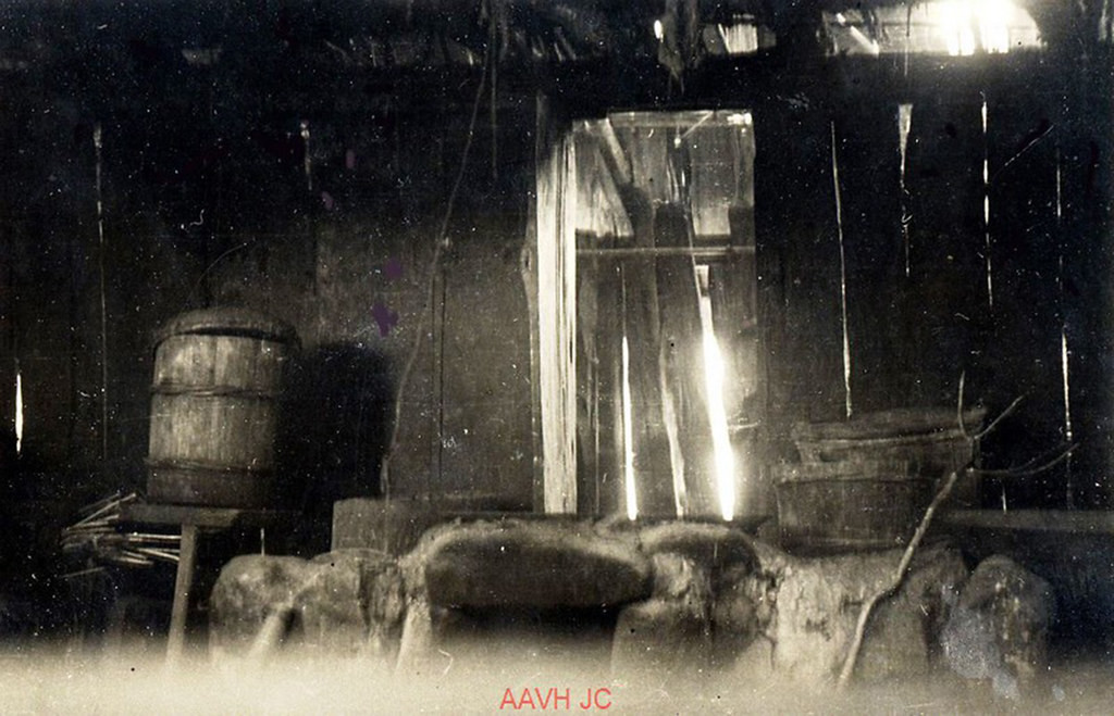 Gian bếp trong ngôi nhà của người H'Mông.