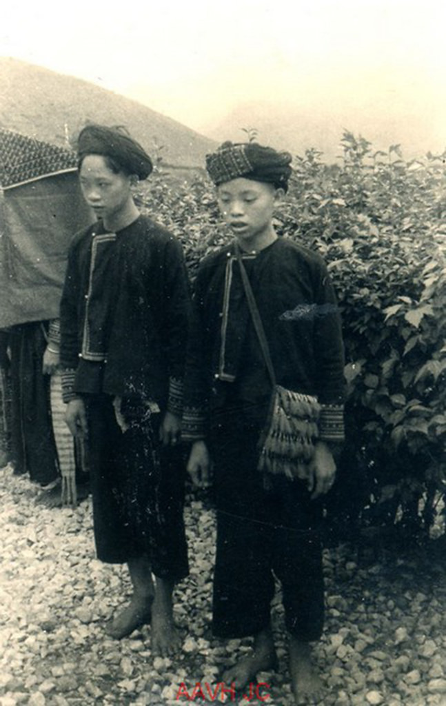 Hai nam thiếu niên người Dao.