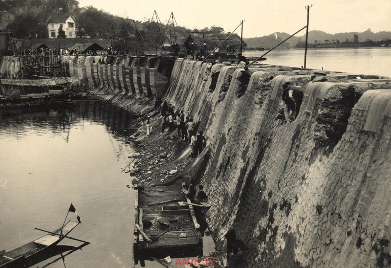 Tổng chi phí xây đập Bái Thượng là 4.760.000 đồng.