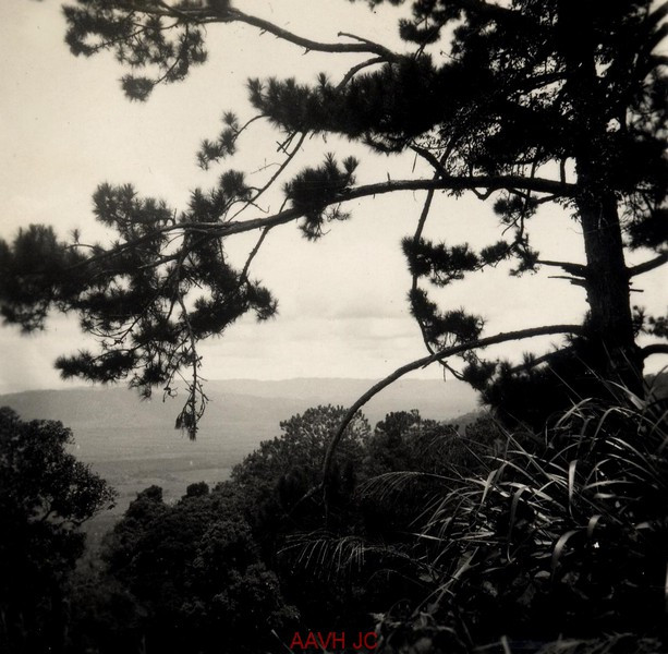 Phong cảnh nhìn từ đèo Krong Pha.