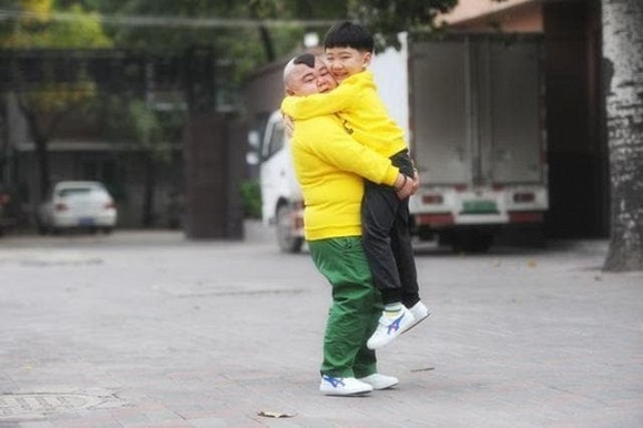 'Nguoi dan ong chi cao 1,2 met ket hon voi co gai xinh dep-Hinh-5