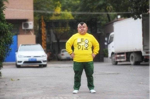 'Nguoi dan ong chi cao 1,2 met ket hon voi co gai xinh dep-Hinh-2