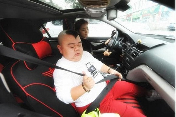 'Nguoi dan ong chi cao 1,2 met ket hon voi co gai xinh dep-Hinh-4