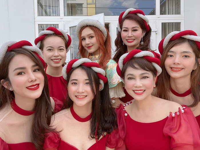 Trang Phạm là một trong những gương mặt nổi trội trong thế hệ hotgirl sinh năm 2002. Cô nàng sở hữu nhan sắc lai Tây ấn tượng với đôi mắt sâu và nụ cười tỏa nắng. Bên cạnh là mẫu ảnh của một số nhãn hàng, 10X được nhiều bạn trẻ biết đến trong vai trò streamer.