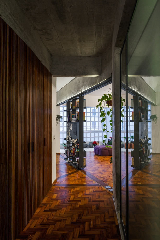 Căn hộ với các đường cong và các góc không trực giao đòi hỏi các không gian được tích hợp nhiều hơn.